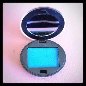 Brand new, never been used URBAN DECAY shadow