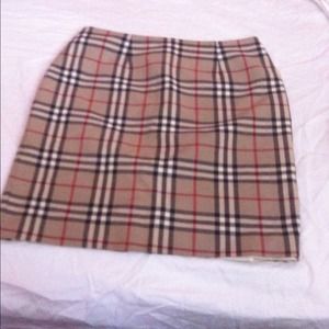 Burberry like mini skirt