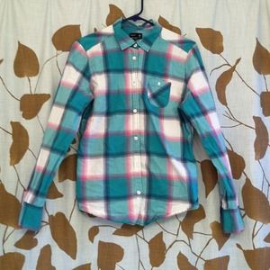 Plaid Button Up Long Sleeve T-Shirt!💚