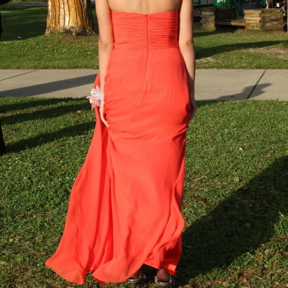 🎉HOST PICK🎉Strapless coral formal dress - Picture 2 of 4