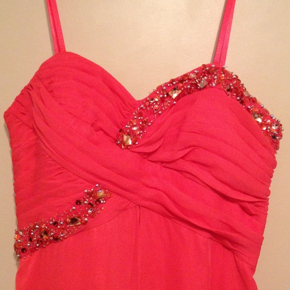 🎉HOST PICK🎉Strapless coral formal dress - Picture 4 of 4