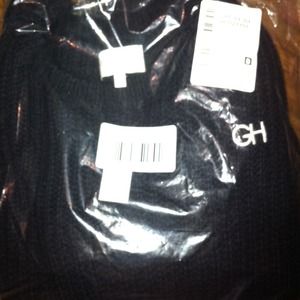 NavyGillyHickssweater for $25.Never worned New
