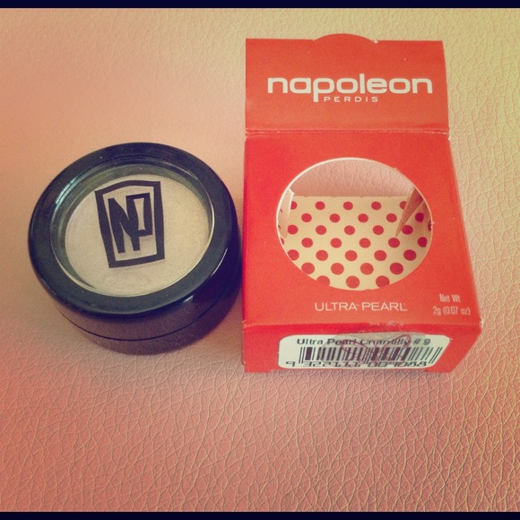 SOLD//Brand new NP eyeshadow in "ultra pearl"
