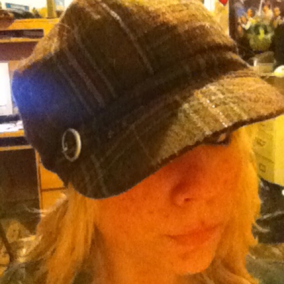 Lightly plaided hat - Picture 2 of 2