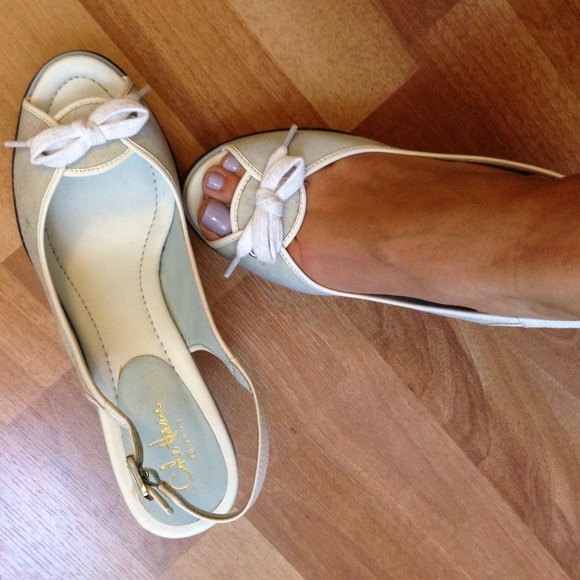 COLE HAAN- sz.8- LIKE NEW-pale blue canvas wedge.