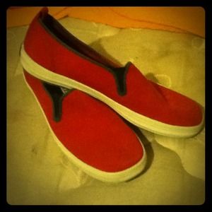 Tom Tom looking shoes