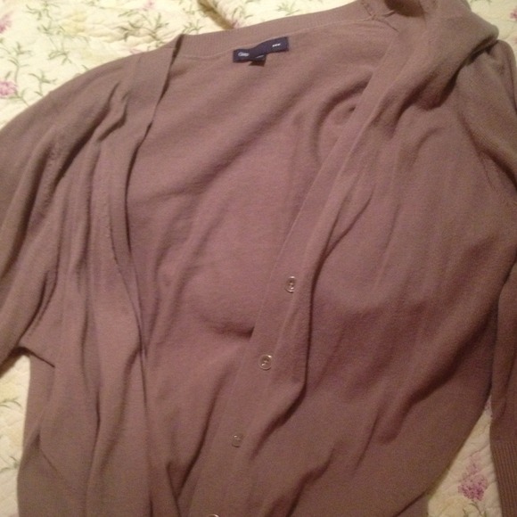 Quarter sleeve light sweater