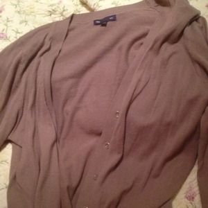 Quarter sleeve light sweater