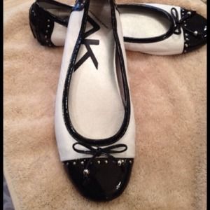 Anne Klein B&W Ballet Flats