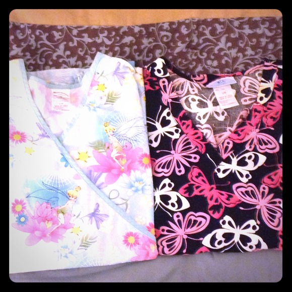 🌸Set of Lg scrub tops!!🌸