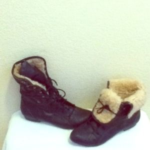 Reduced! New never worn black boots with faux fur