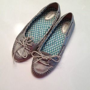 Fossil slip on boat shoes