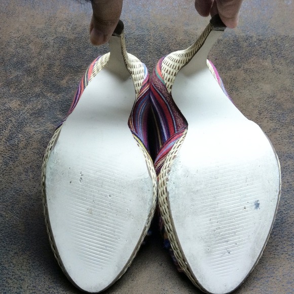 Anne Michelle Multi Color Pump - Picture 3 of 3