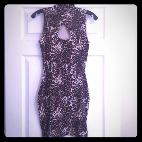 Super seXxy fitted leopard print Guess dress