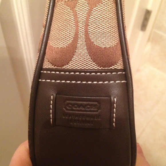 Authentic Coach signature handbag - Picture 2 of 5