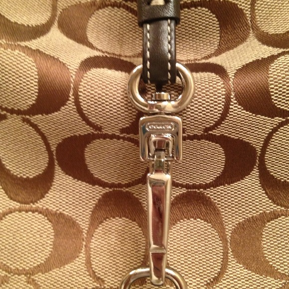 Authentic Coach signature handbag - Picture 3 of 5
