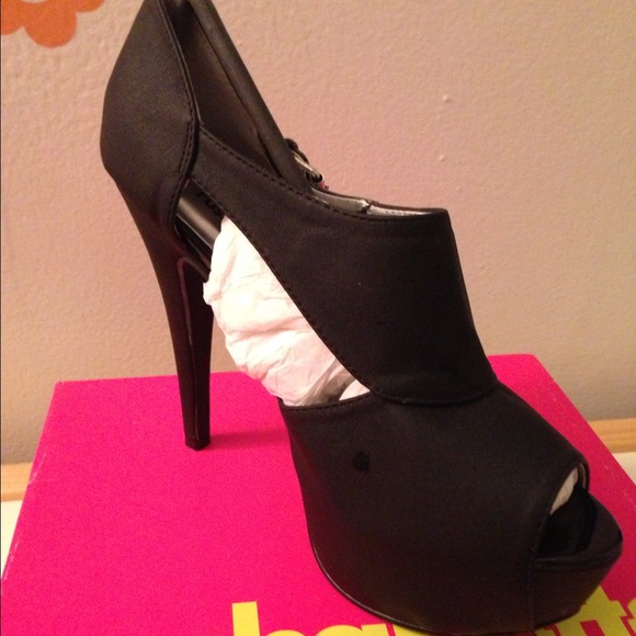 Black open toe pumps - Picture 2 of 2