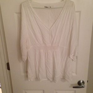 Sold in bundle ✨ White rayon v neck shirt!