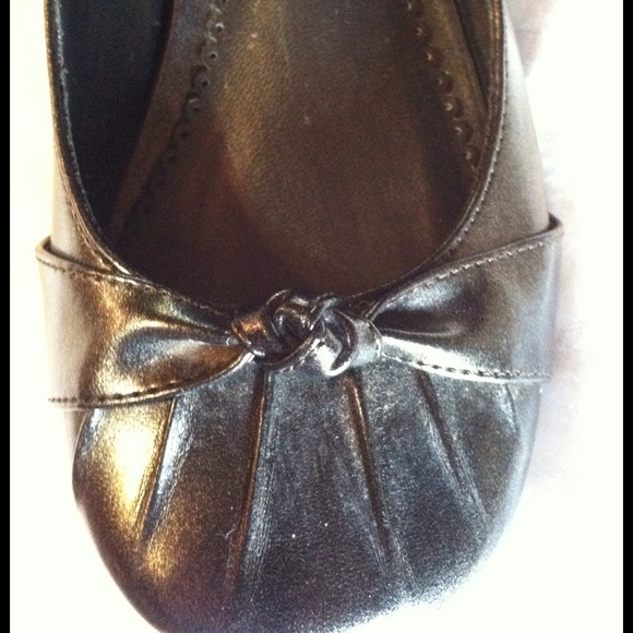 Grey flats - Picture 2 of 3