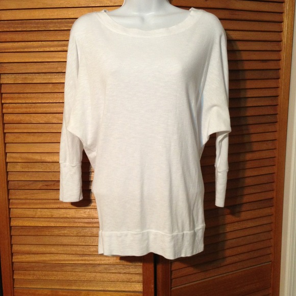 💥Sold in bundle! 🌺New, Dolman knit top