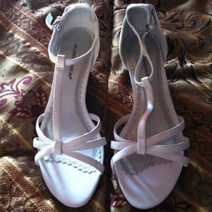 Sold !   NWOB Hillard&Hanson Shoes