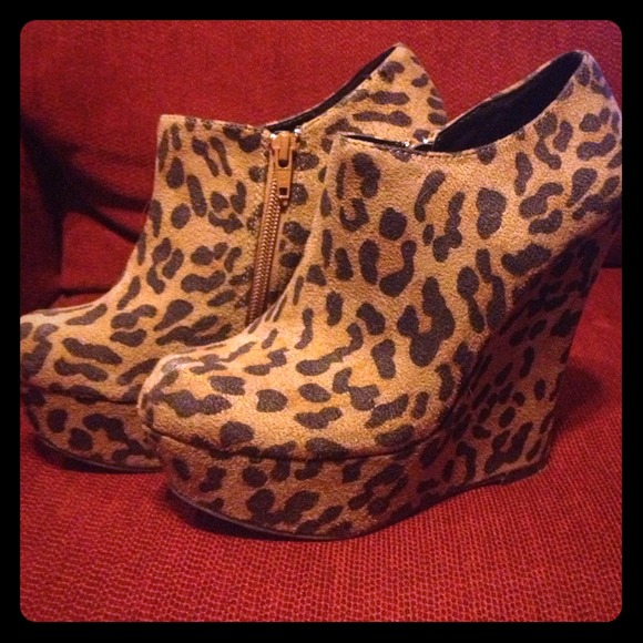 🚫❌❌❌SOLD❌❌❌ Mossimo leopard wedge booties size 7