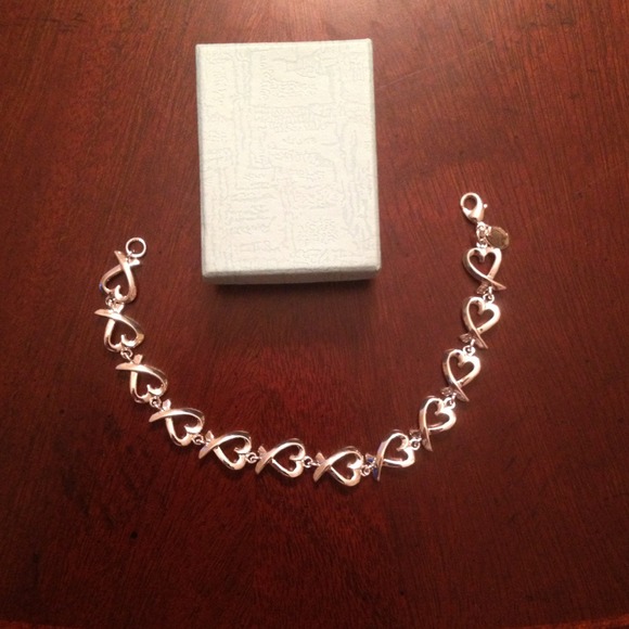 SOLD. Heart silver bracelet. Brand new