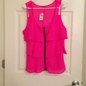 Hot pink and black zippered top!