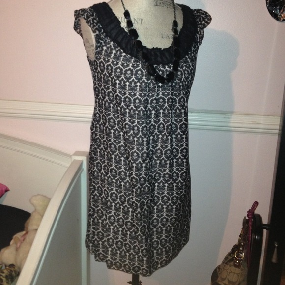 Sleeveless dress - Picture 1 of 2