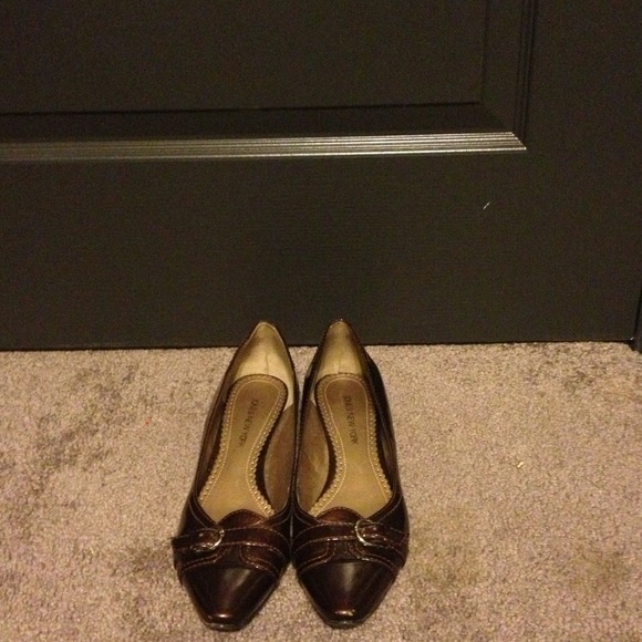 Jones New York low heels