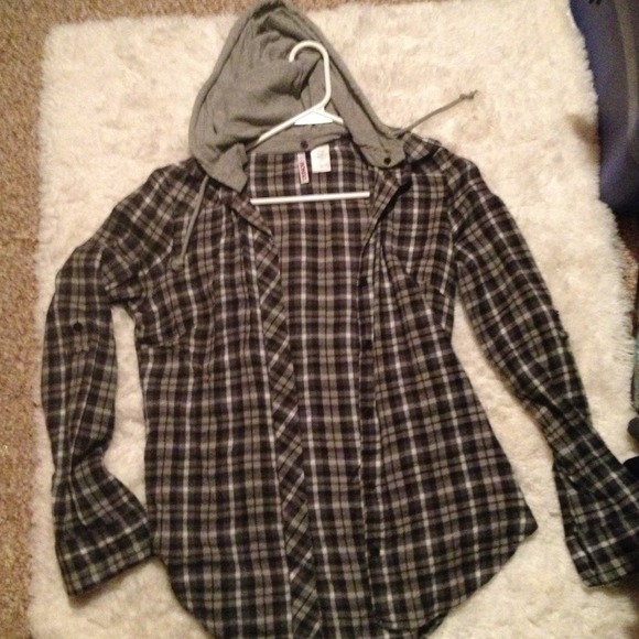 Bongo Tops - Grey plaid shirt with hoodie
