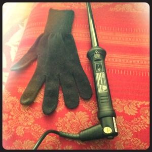 Hair wand with heat protectant glove :)