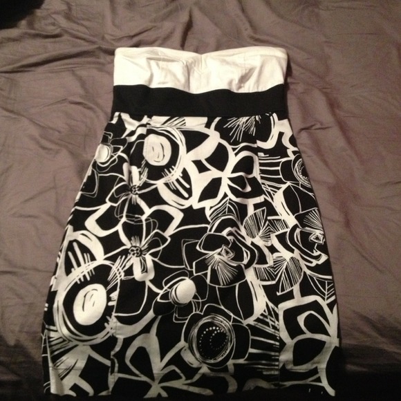 Black and white sweet heart dress