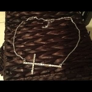Side cross necklace