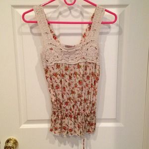 ❌SOLD❌NWOT Floral tank top