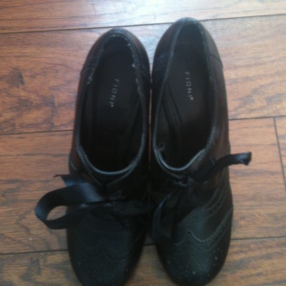 Black shoes size 7