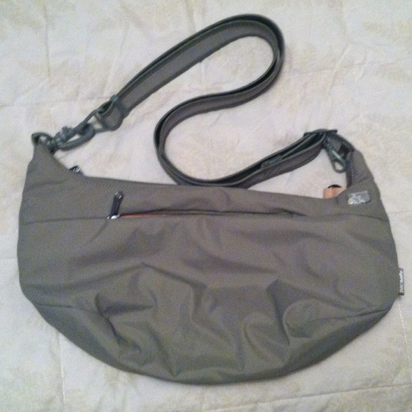 Cypress PacSafe sling safe 250