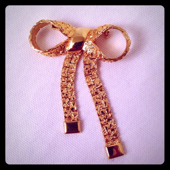 Vintage Bow Pin