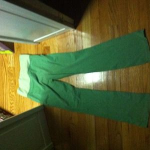 Green yoga pants that are so adorable!😘