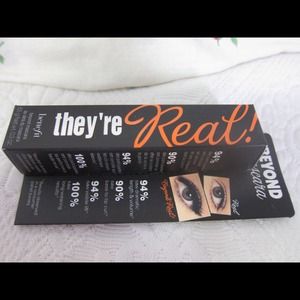 2 Benefit they're real! Mascara - new in box