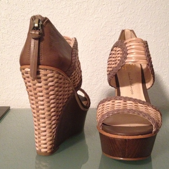 🎉🎉SOLD🎉🎉 House of Harlo 1960 - Picture 2 of 4