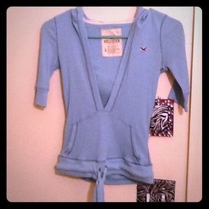Small blue hollister 3/4 sleeve top with hood