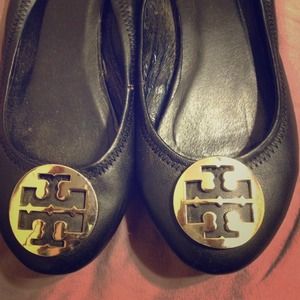 *** Reserved****Tory burch black flats