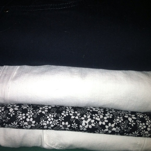 Capris bundle 👖🎀 - Picture 3 of 4