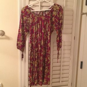 Very cute open back t-bags dress!