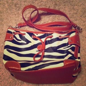 Cross body bueno purse