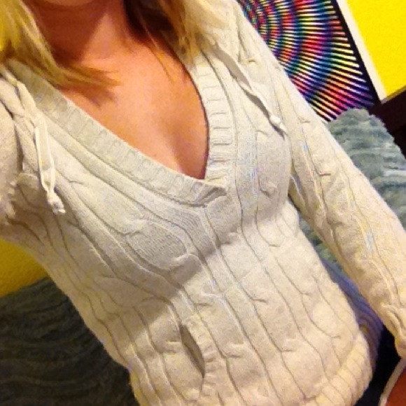 Holister pull over sweater
