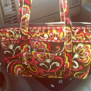 Med size Vera Bradley purse.