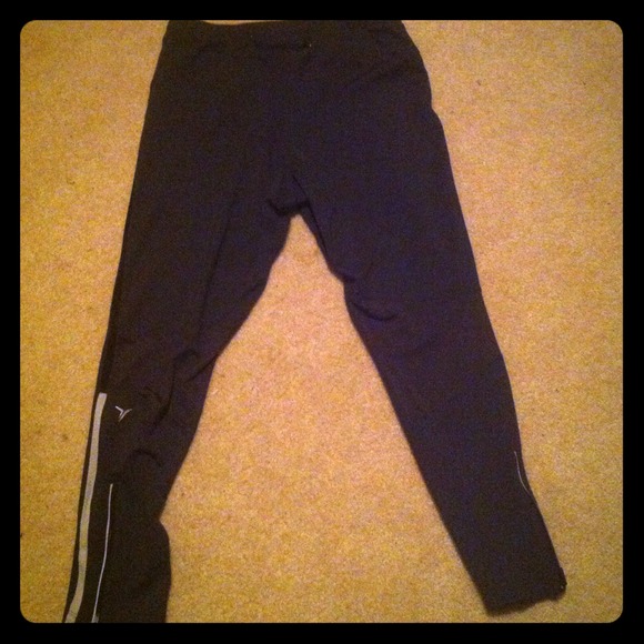 Gray spandex workout leggings