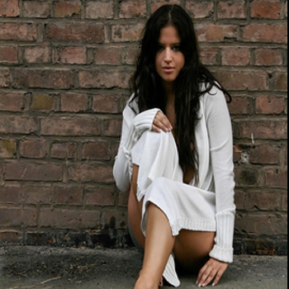 Meet Your Seller 💋 - Picture 3 of 4